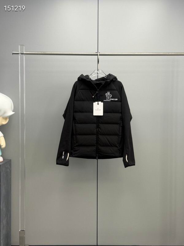 Moncler Down Jacket Wmns ID:20251123-98
